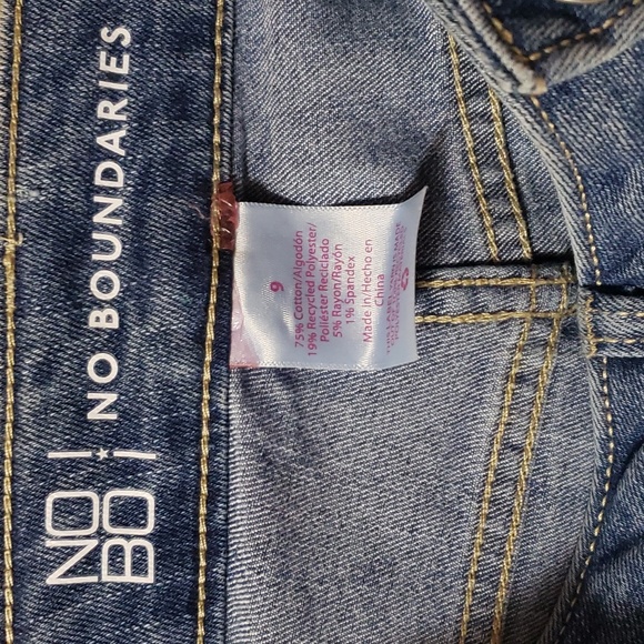 💖No Boundaries Juniors High Rise Mom Jeans (Size 9) - Picture 13 of 14